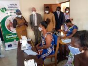 Togo : 2 jeunes entrepreneurs producteurs de masques réutilisables reçoivent la visite de l’UE et du FAIEJ